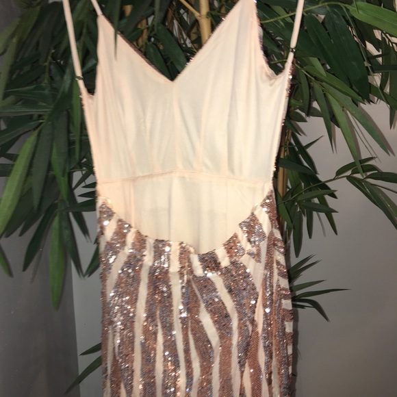 ❗️CLEAR OUT❗️ ✨Gold Mermaid Dress ✨ - Picture 4 of 4